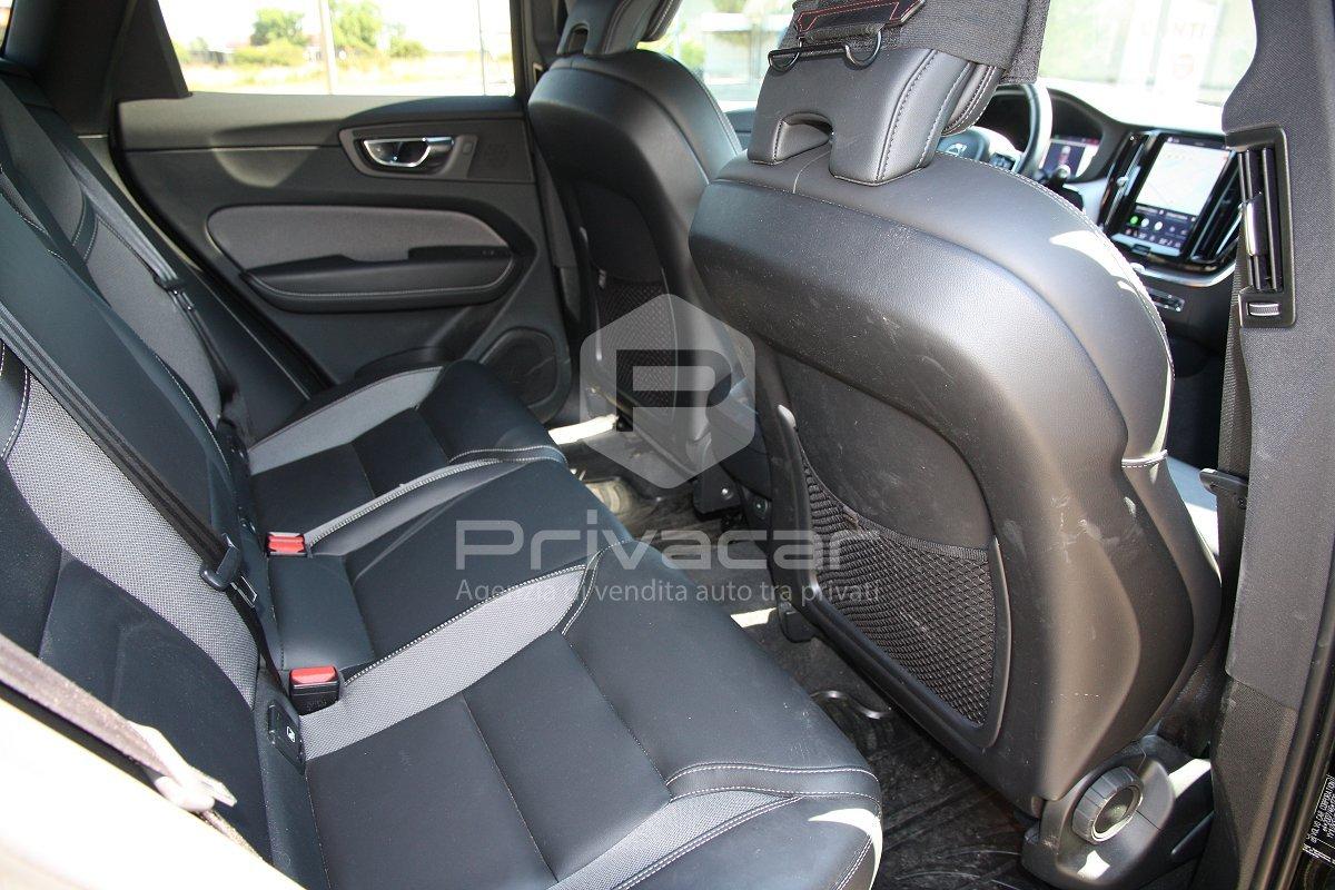 VOLVO XC60 B4 (d) AWD automatico Plus Dark