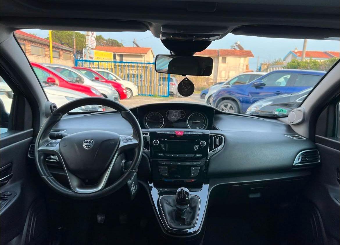 Lancia Ypsilon 0.9 TwinAir 85 CV 5 porte S&S Gold