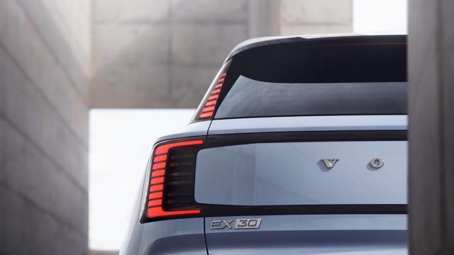 VOLVO EX30 PLUS SINGLE MOTOR