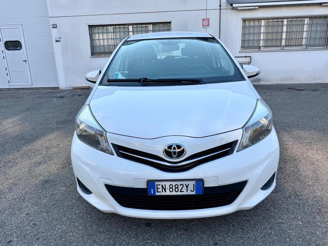 Toyota Yaris 1.0benz 2012 120.000km per neopatentati