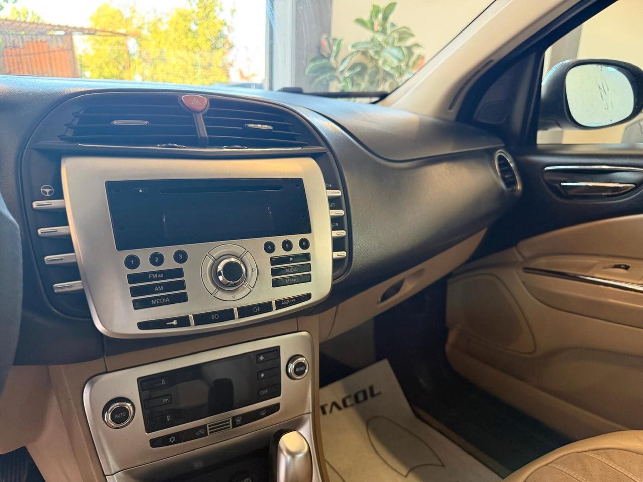 Lancia Delta 1.6 MJT DPF 105 CV Silver