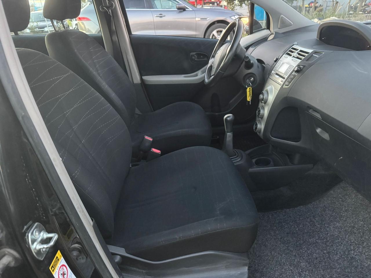 Toyota Yaris 1.0 5 porte SOLAMENTE 129.000 KM