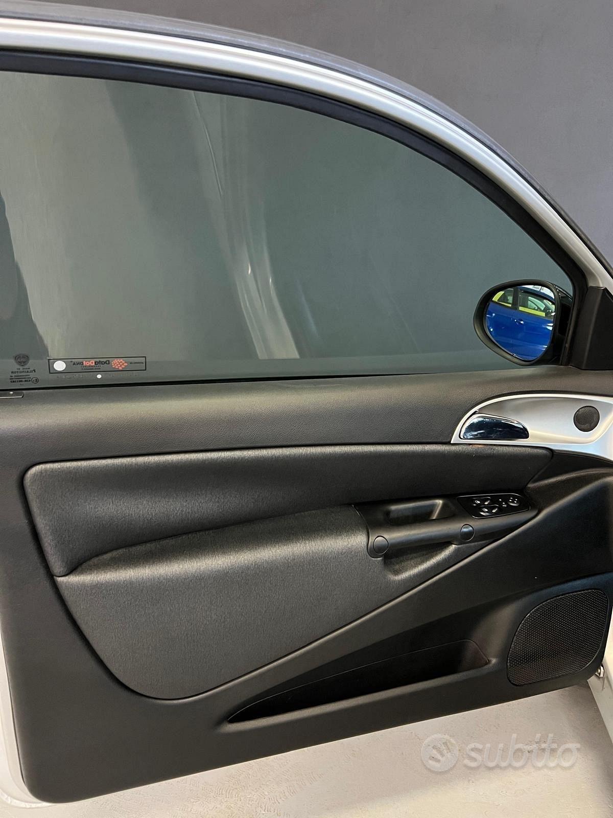 Lancia Ypsilon 1.3 MJT 75 CV Unyca