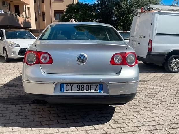 Volkswagen Passat 2.0 TDI Highline BERLINA
