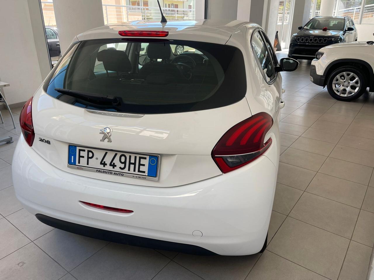 PEUGEOT 208