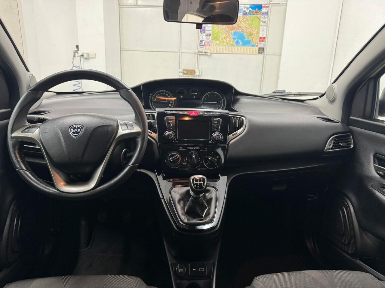 Lancia Ypsilon 1.2 69 CV 5 porte S&S Platinum