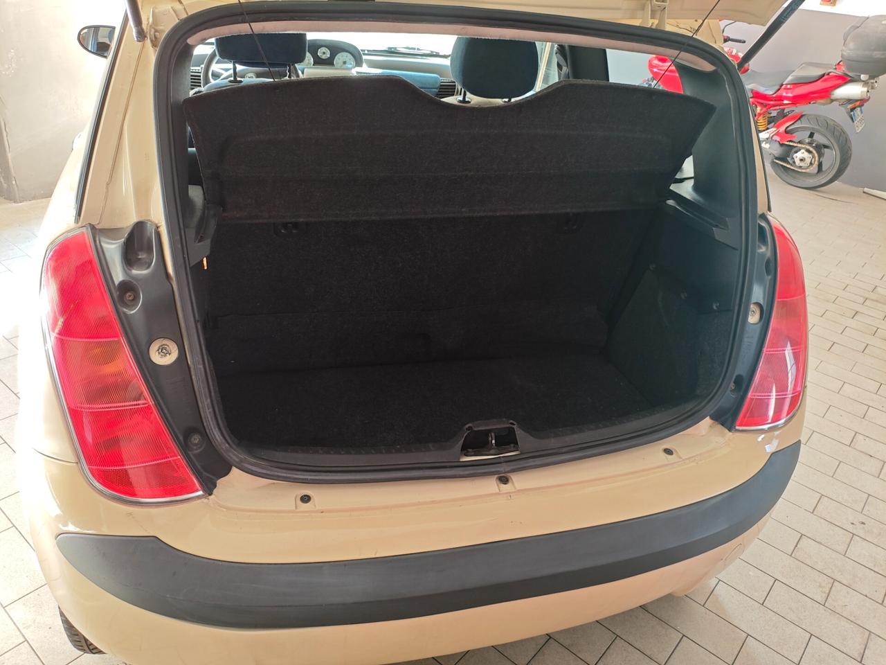 Lancia Ypsilon 1.2 16V Platino