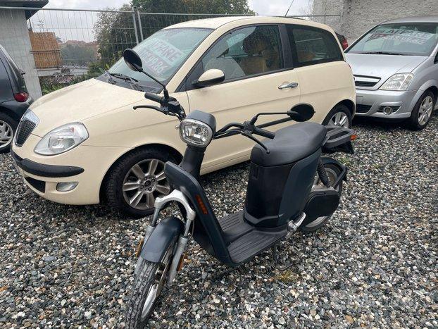 Askoll es 2 pro 50cc 2 batterie 2 posti