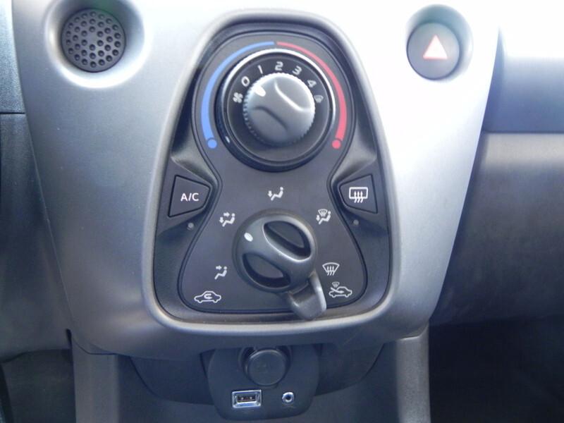 Toyota Aygo Connect 1.0 VVT-i 72 CV 5 porte x-cool