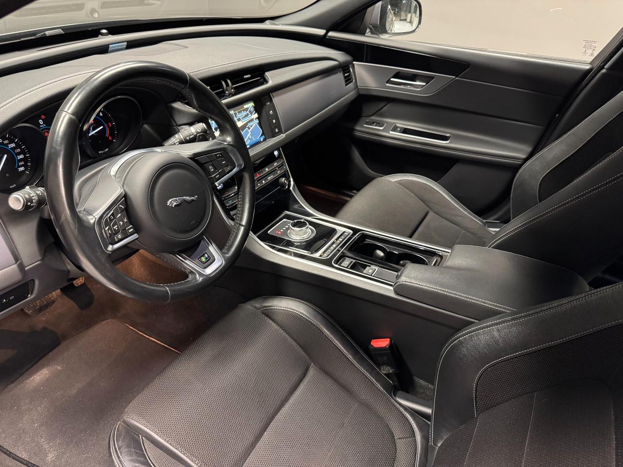 Jaguar XF 2.0 D 180 CV aut. R-Sport