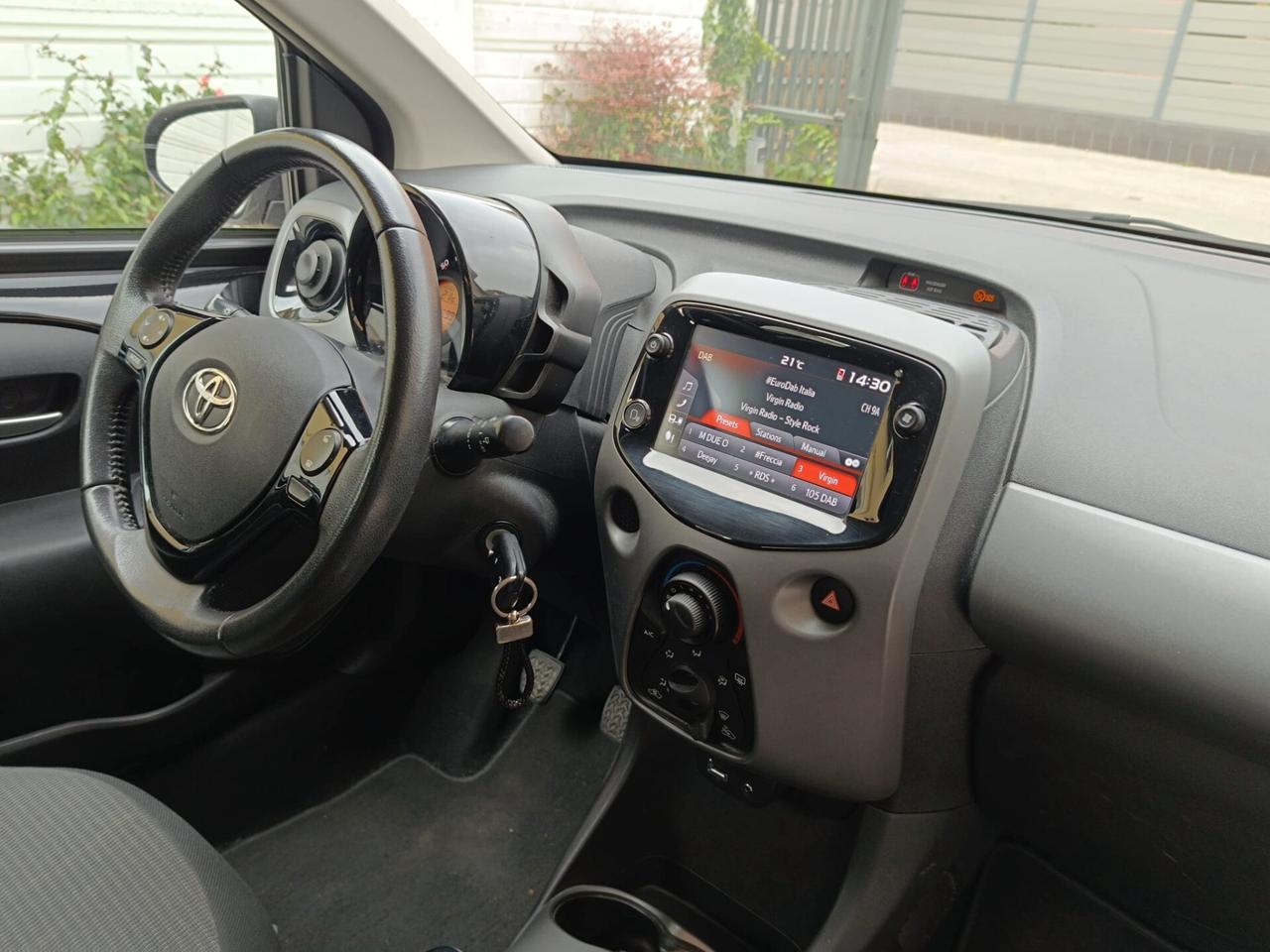 Toyota Aygo Connect 1.0 VVT-i 72 CV 5 porte x-play