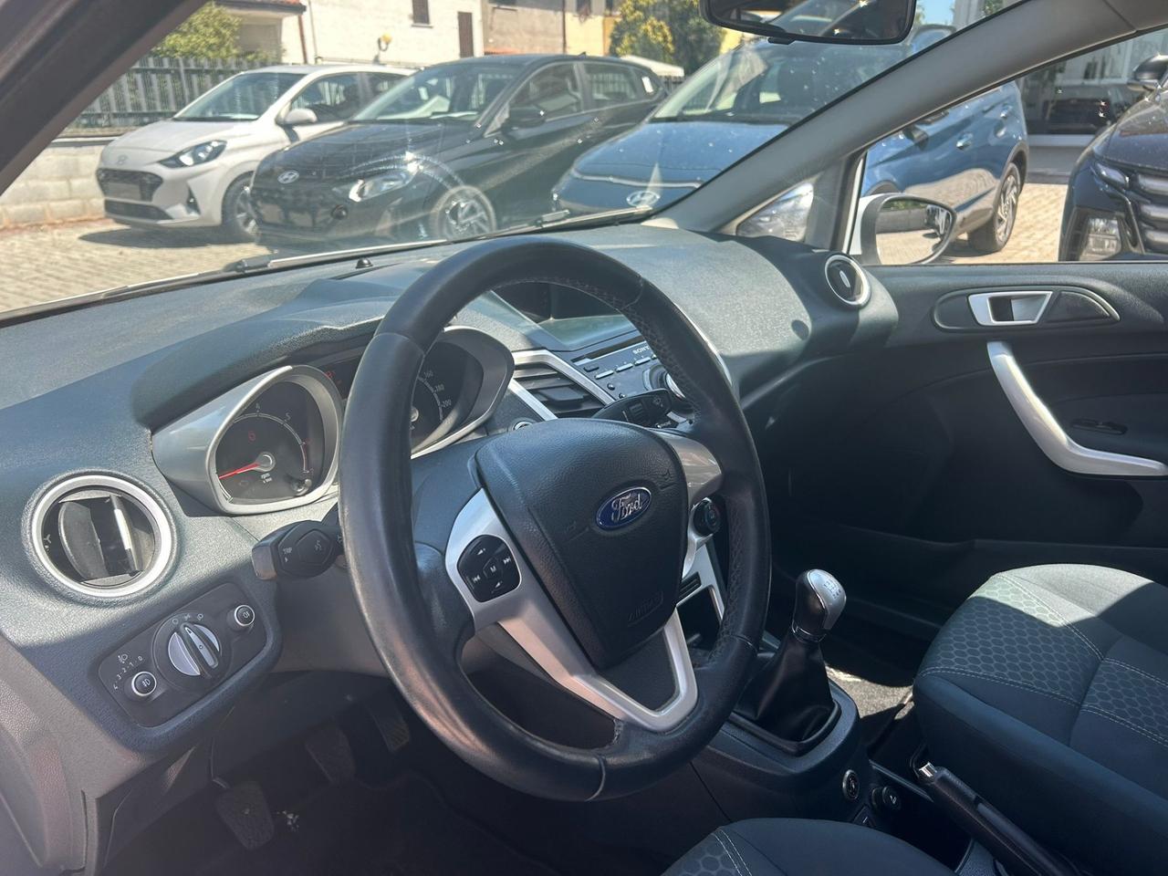 Ford Fiesta 1.4 16V 5p. Bz.- GPL Titanium Bs.