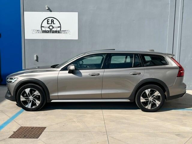 Volvo V60 Cross Country B4 (d) AWD Geartronic Business Pro Line
