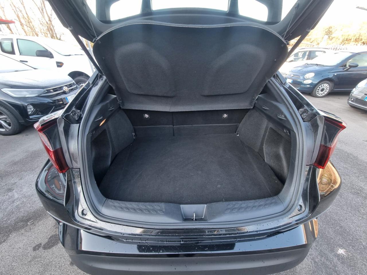 Toyota C-HR 1.8 Hybrid E-CVT Business