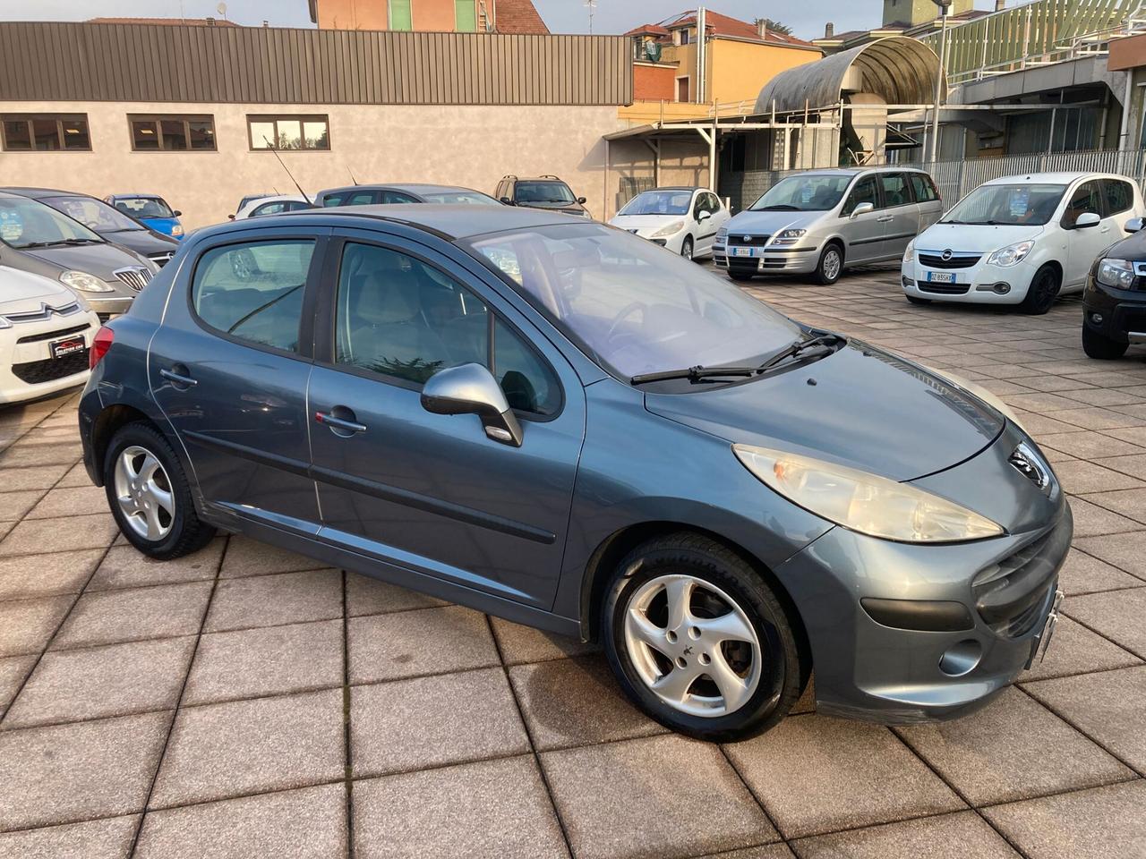 Peugeot 207 1.4 88CV 5p. ONE Line