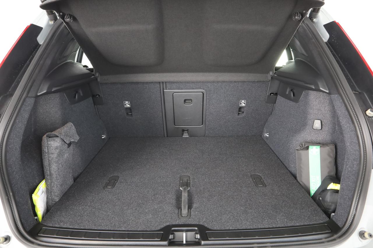 VOLVO XC40 (2017--->) XC40 B3 automatico Plus Dark