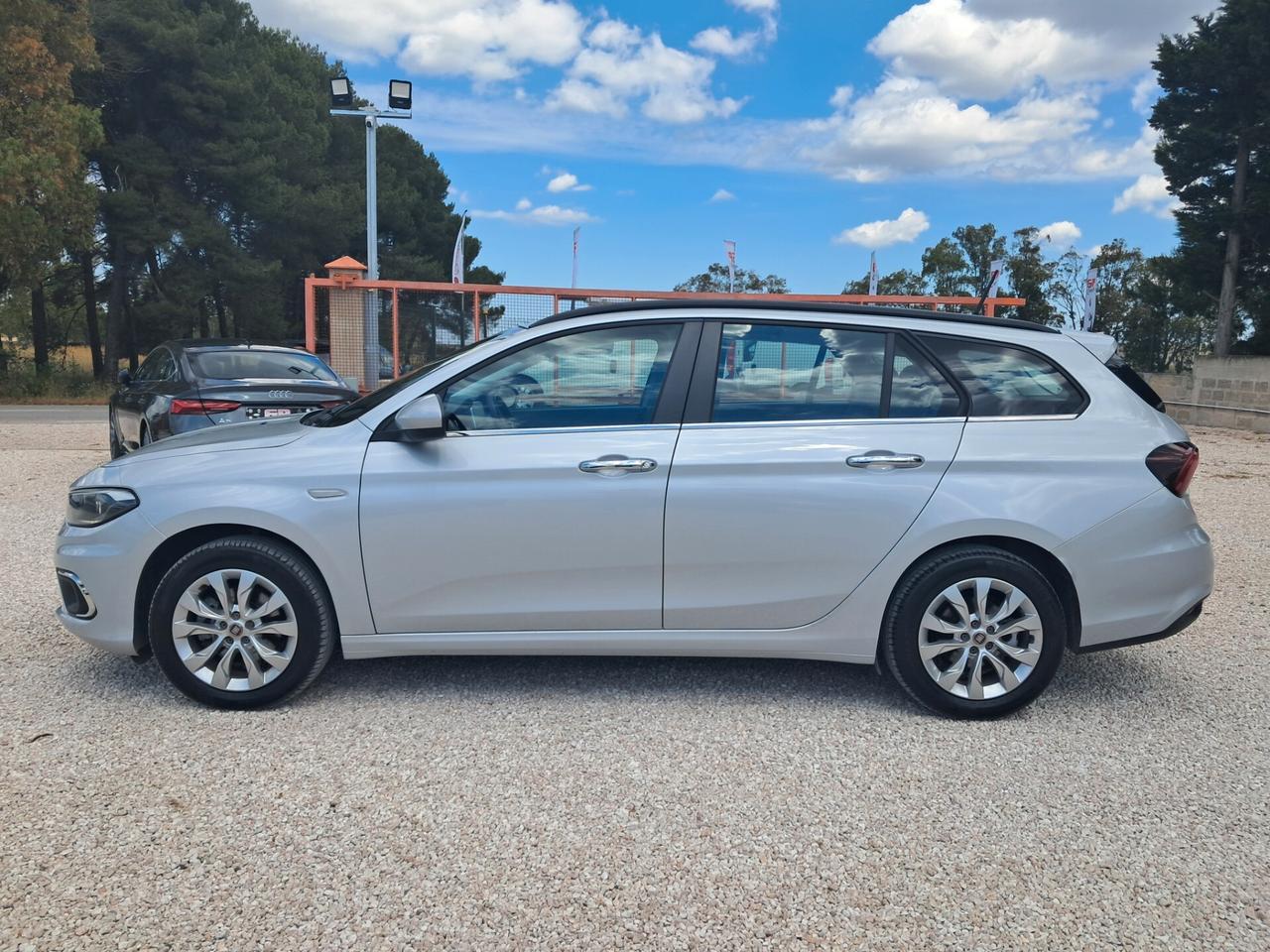 Fiat Tipo 1.3 Mjt Lounge*NAVI*TELECAMERA*LED