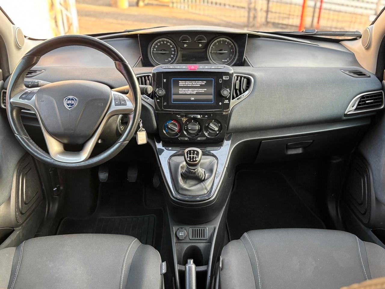 Lancia Ypsilon 1.0 FireFly 5 porte S&S Hybrid Gold Plus