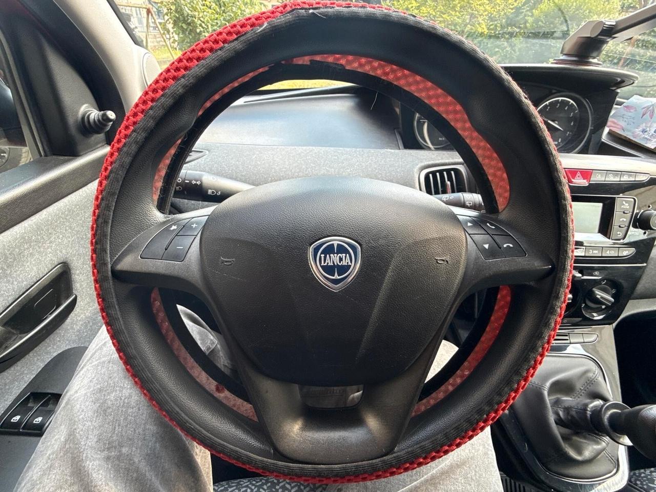 Lancia Ypsilon 1.2 69 CV 5 porte GPL Silver