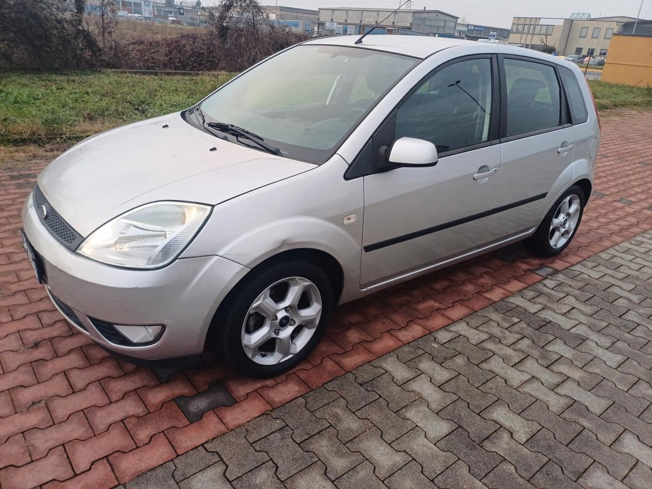 Ford Fiesta 1.2 16V 5p. Ghia