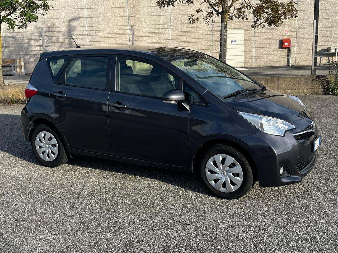 Toyota Verso-S 1.3 MT