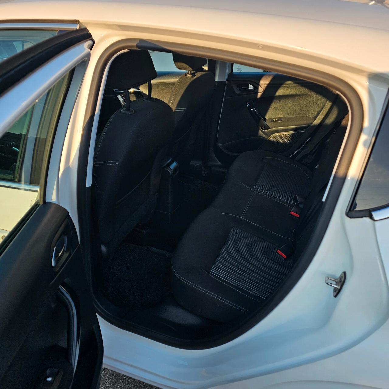 Peugeot 208 PureTech 82 5 porte Allure