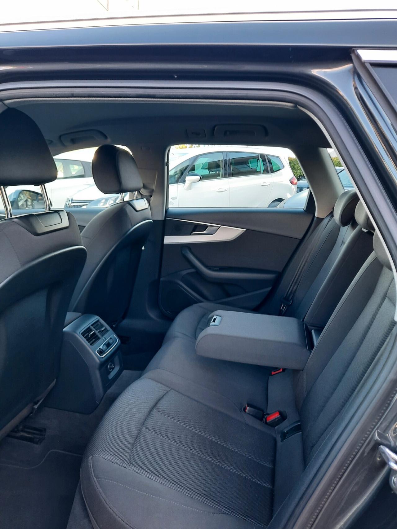 Audi A4 Avant 35 TDI S tronic Sport cokpit radar