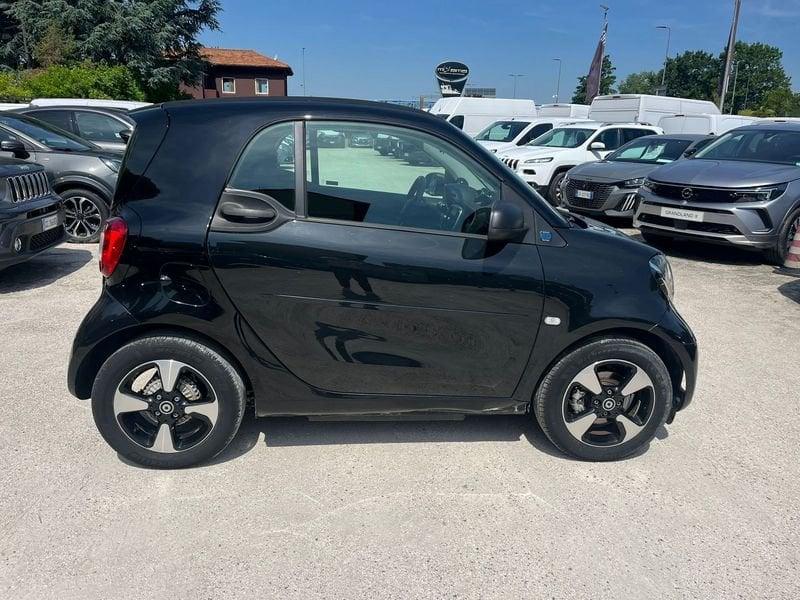 smart fortwo EQ Berlin Black Passion