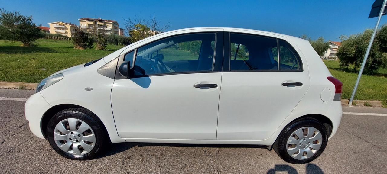 YARIS 1,0 BENZINA 75 CV X NEOPATENTATI 5 POSTI IMPECCABILE OK DISTRIBUZIONE