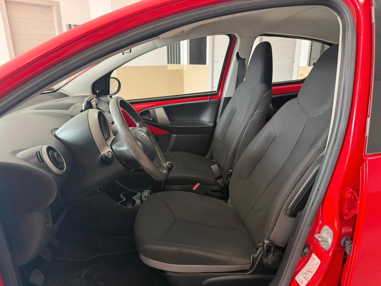 Toyota Aygo 1.0 VVT-i 69 CV 5 porte x-cool MMT