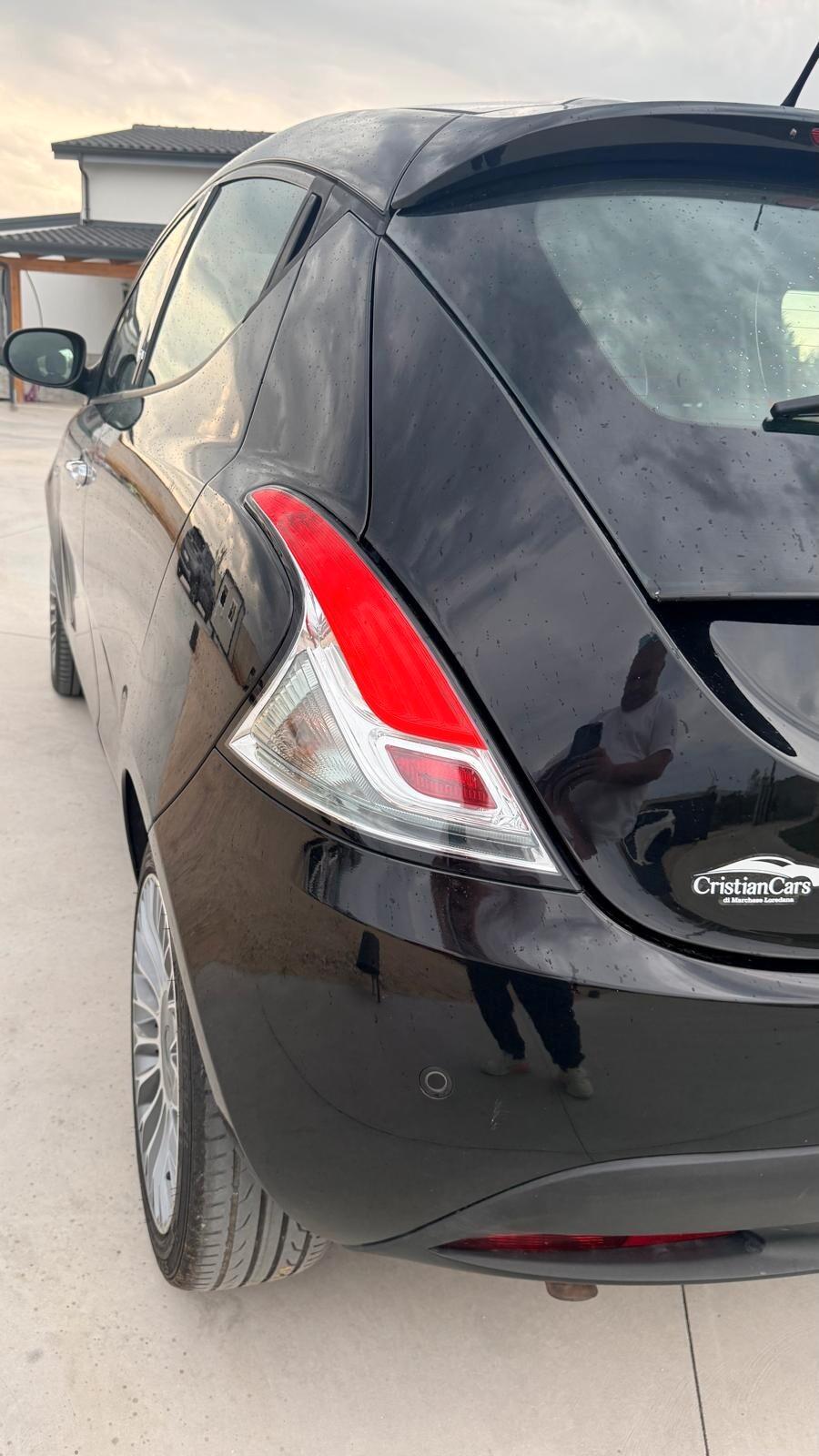 Lancia Ypsilon 1.3 MJT 16V 95 CV 5 porte S&S Silver
