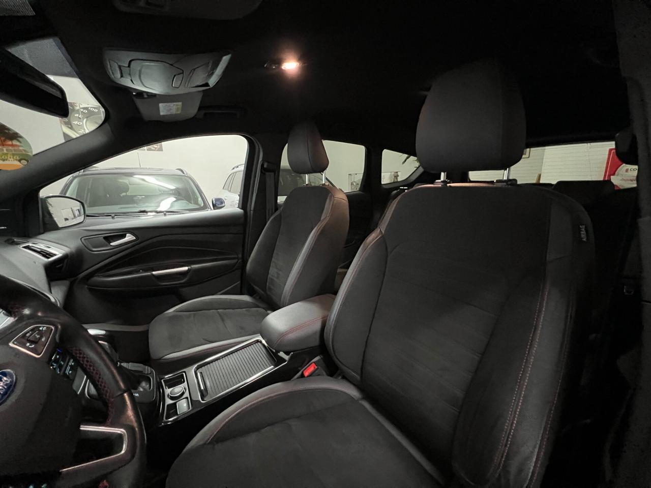 Ford Kuga 1.5 TDCI 120 CV S&S 2WD Powershift ST-Line