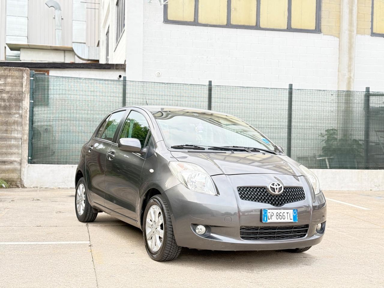 Toyota Yaris 1.3 5 porte Navi
