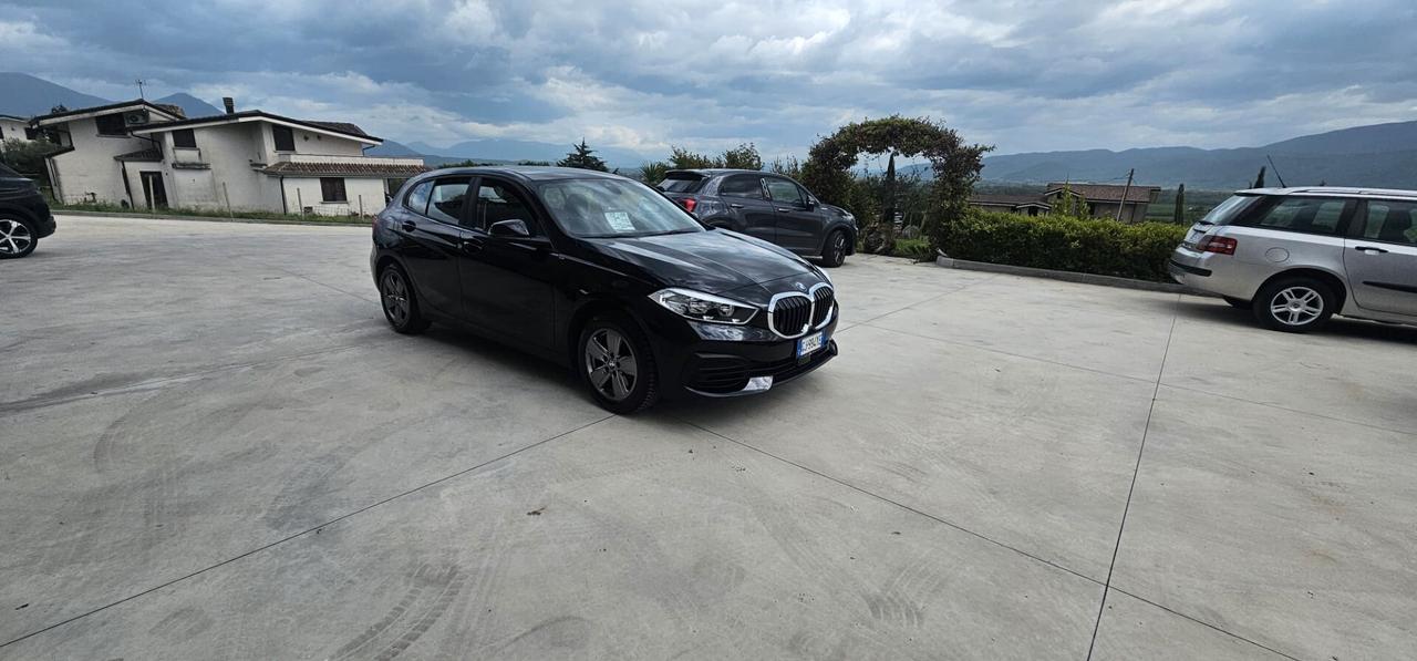 Bmw 116 116d 5p. Business Advantage