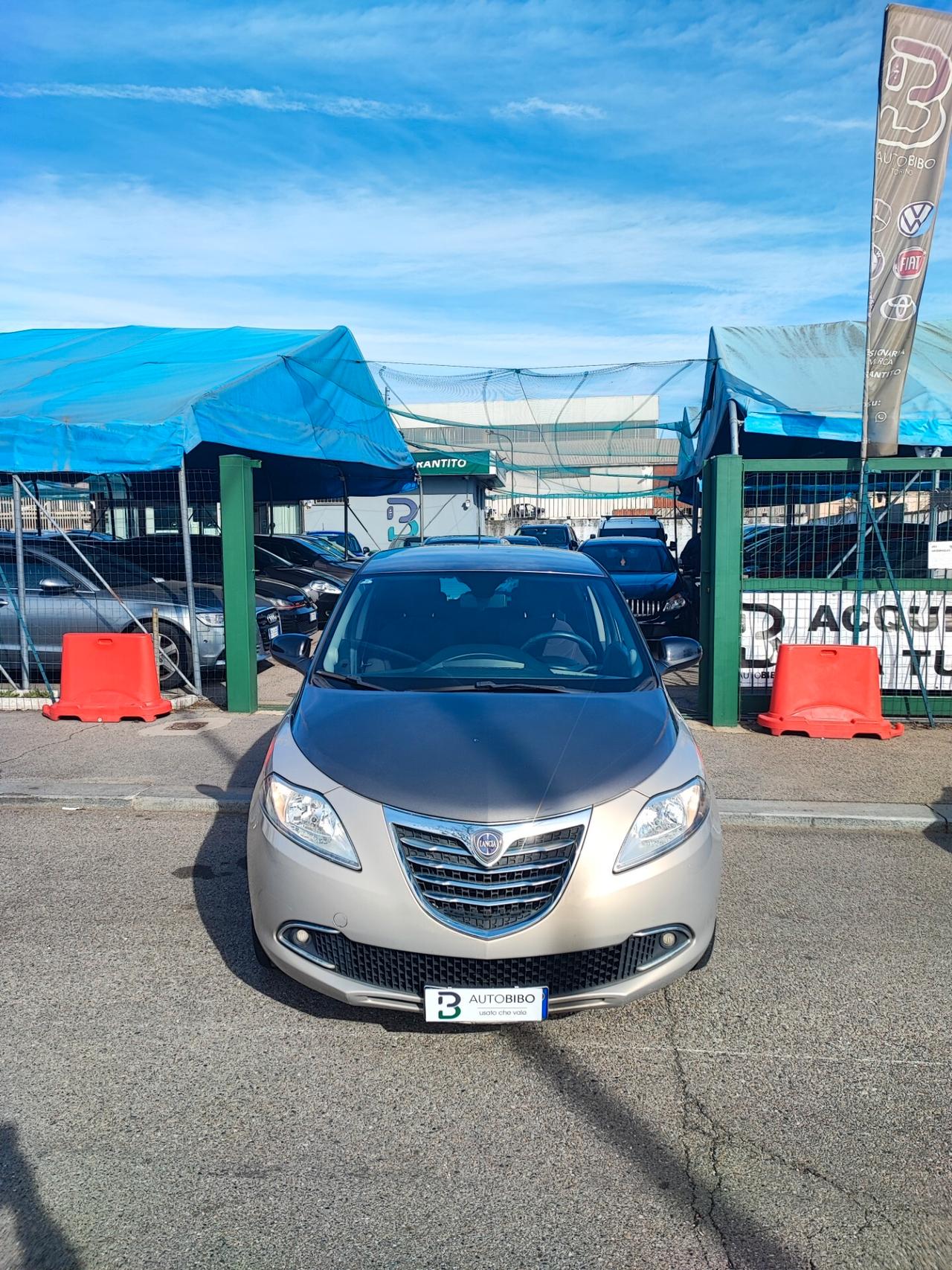 Lancia Ypsilon 0.9 TwinAir 85 CV 5 porte S&S Gold