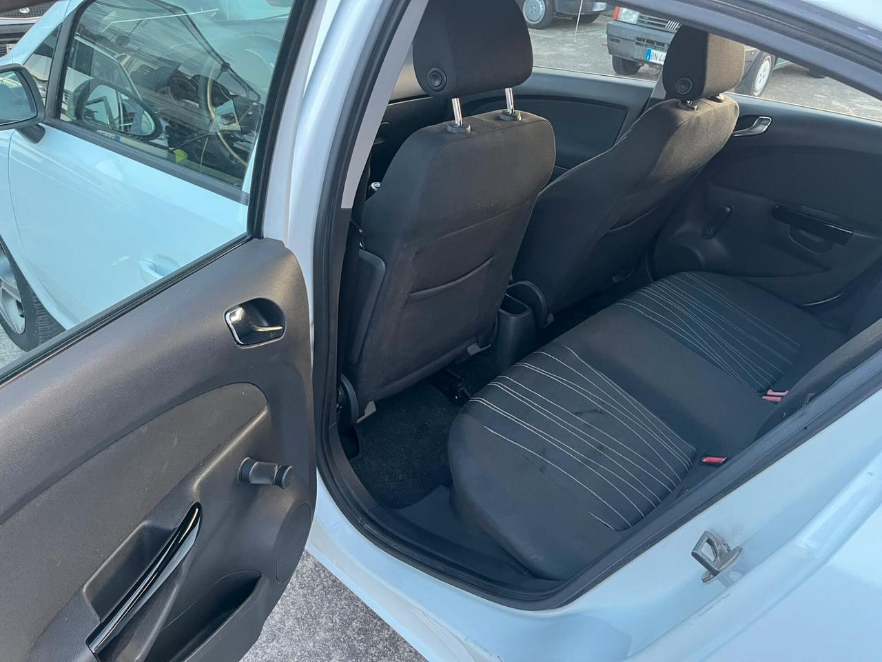 Opel Corsa D 1.2 80cv Enjoy Benzina e GPL Fabbrica