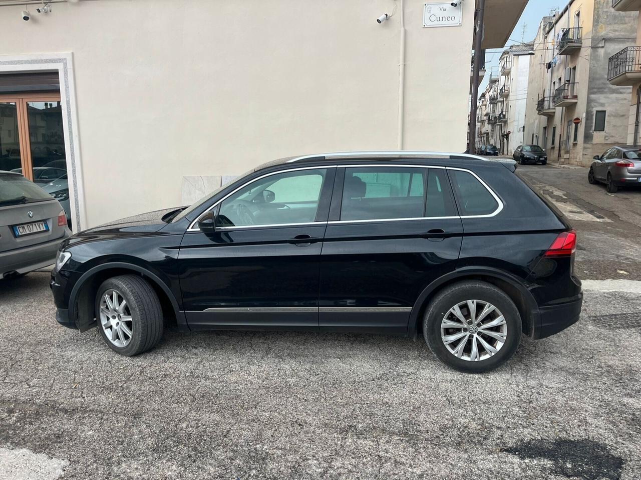 Volkswagen Tiguan 2.0 TDI SCR DSG 4MOTION Business BMT