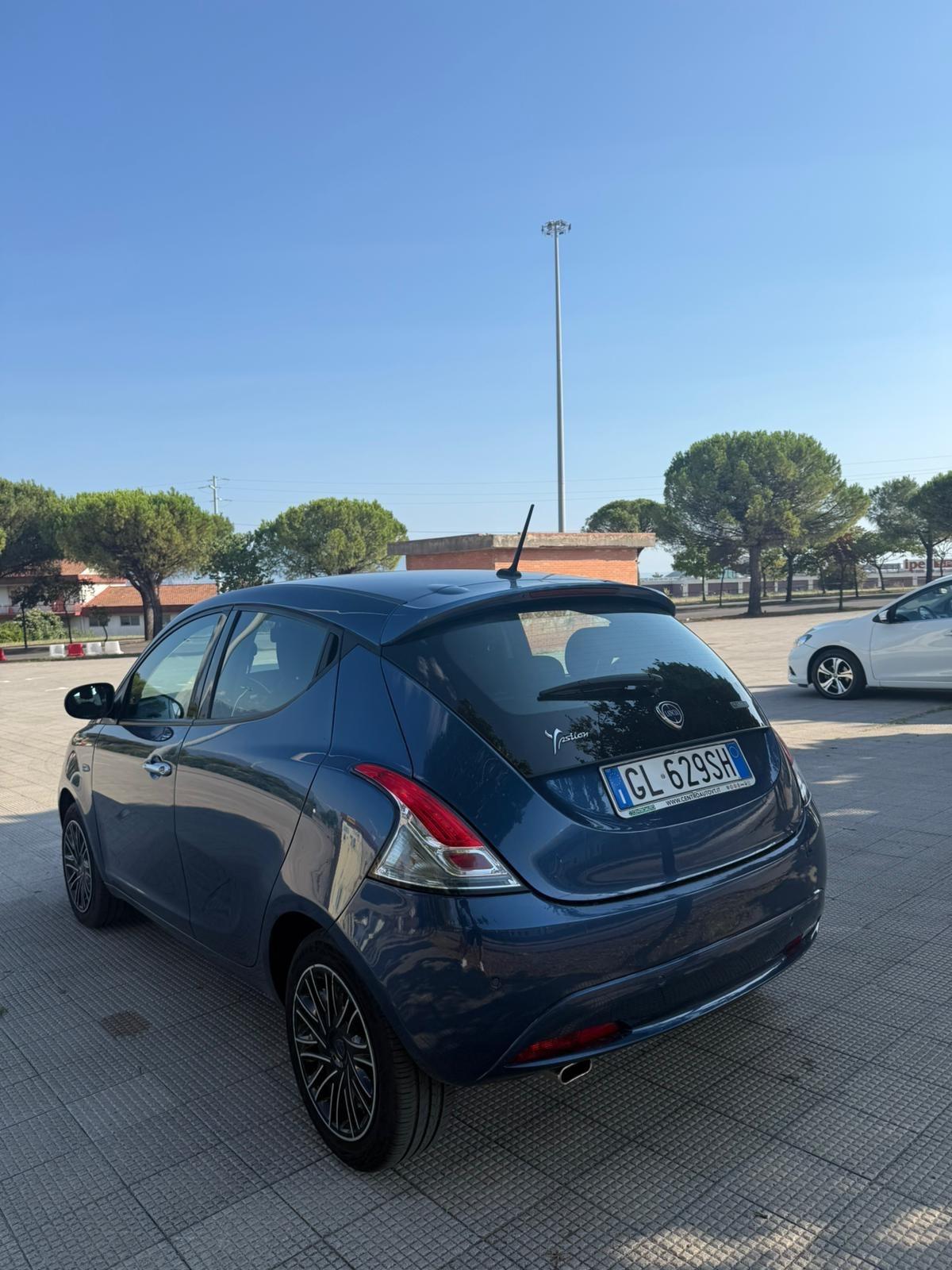 Lancia Ypsilon 1.0 FireFly 5 porte S&S Hybrid Ecochic UnYca