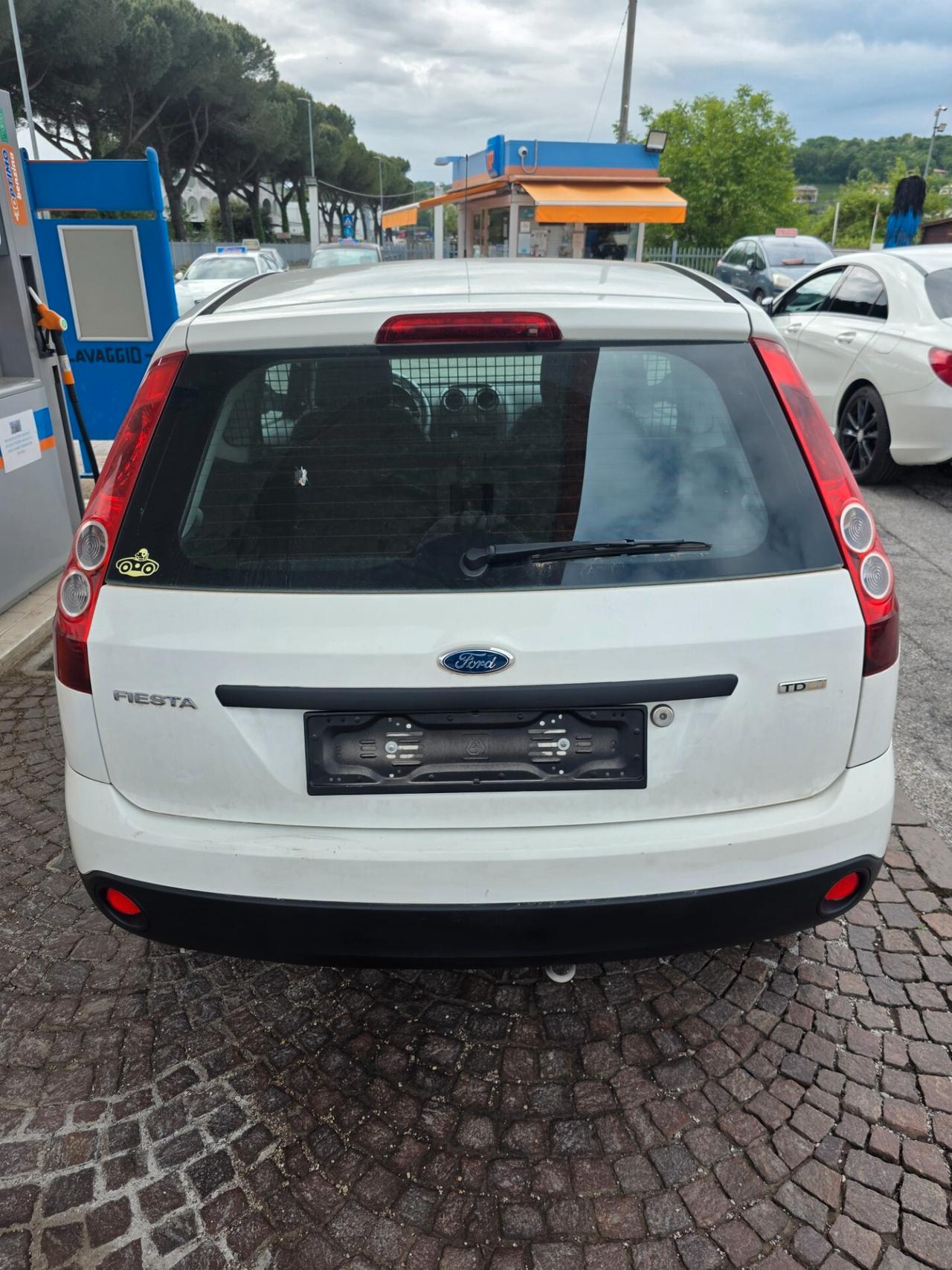 Ford Fiesta 1.4 TDCi 3p. Van con 232.000km Neopatentati ok