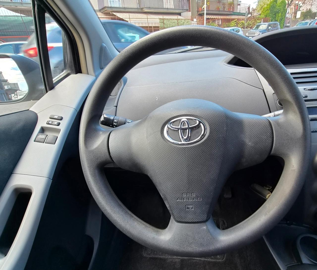 Toyota Yaris 1.0 3 porte Sol