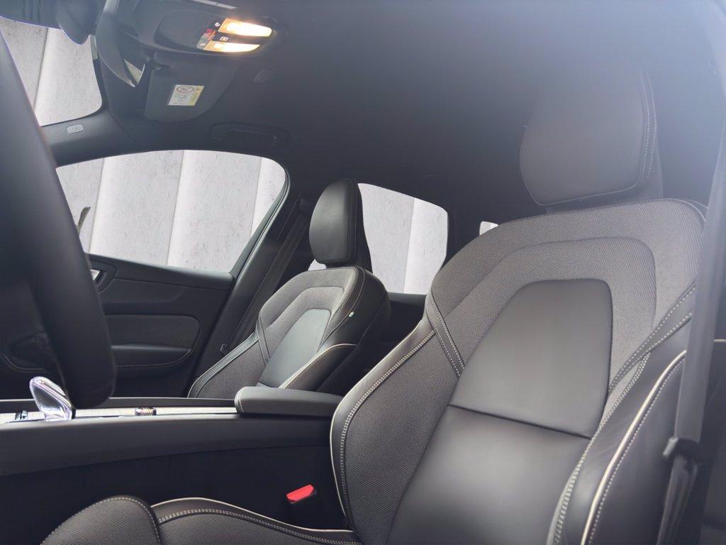 VOLVO XC60 2.0 b5 mhev Plus Dark awd auto del 2025