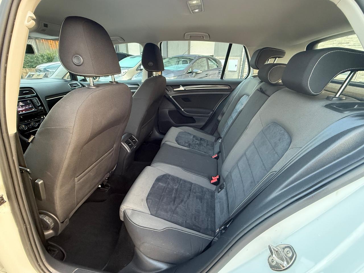 Volkswagen Golf Business 1.6 TDI DSG 5p. Highline BlueMotion Technology