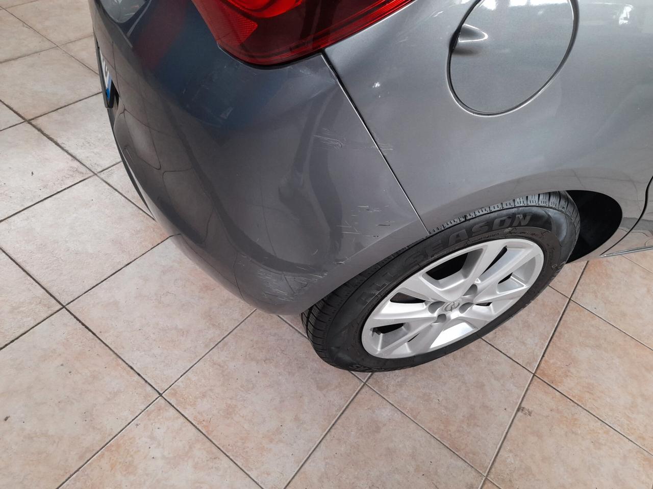 Opel Corsa 1.4 90CV 5 porte n-Joy