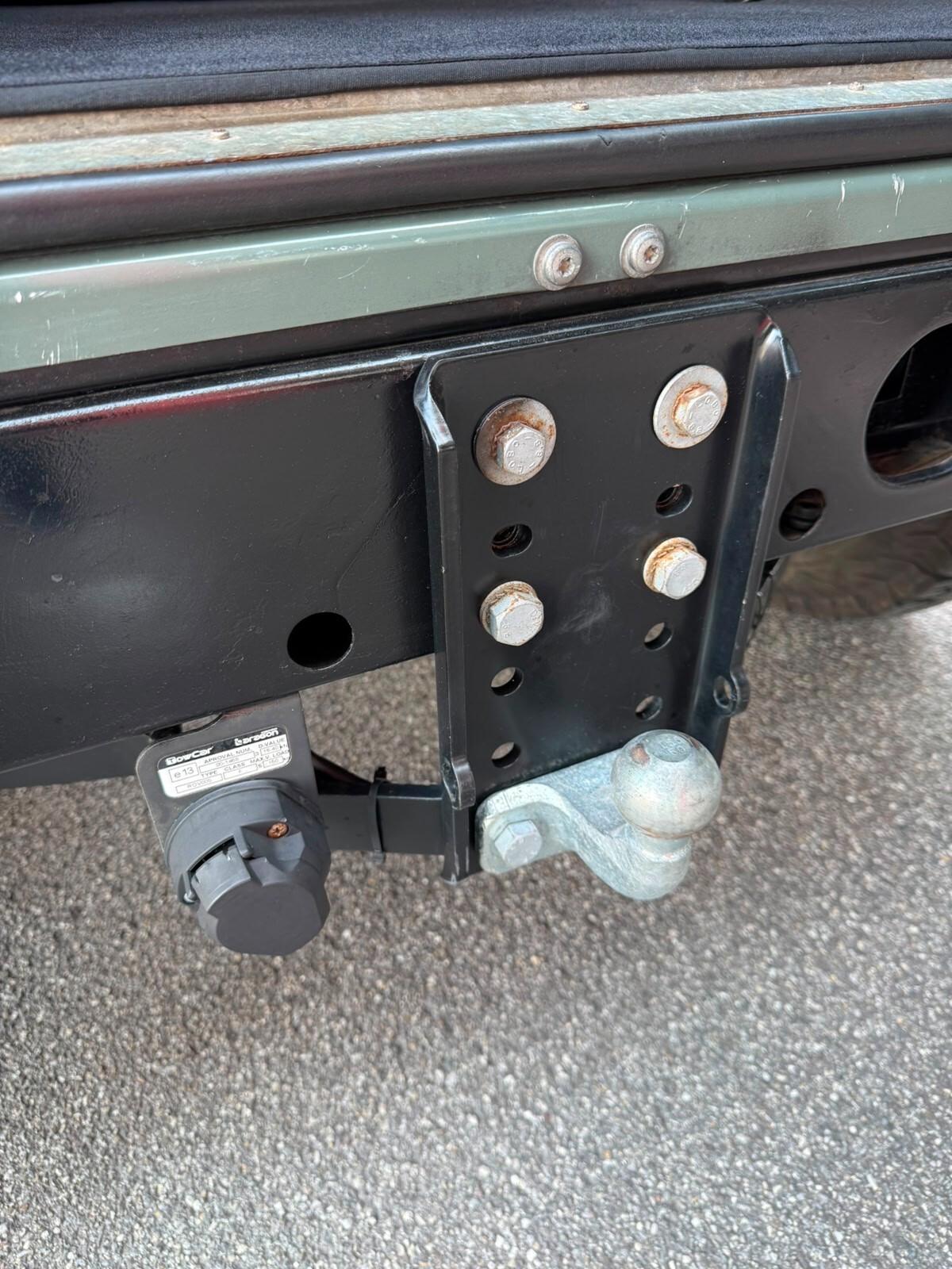 Land Rover Defender 90 2.4 TD4 Station Wagon E
