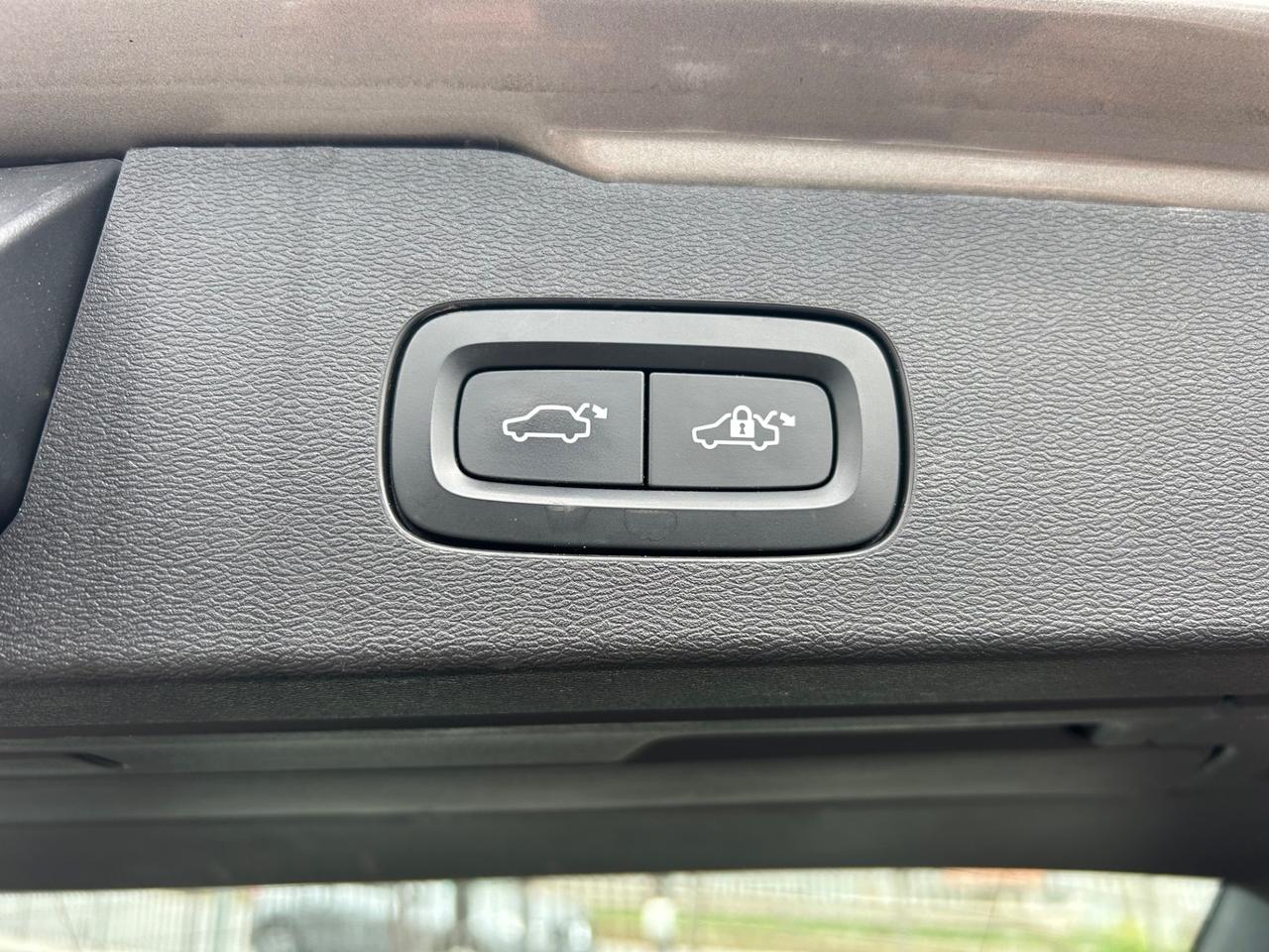 Volvo V60 Cross Country B4 (d) AWD automatico Plus