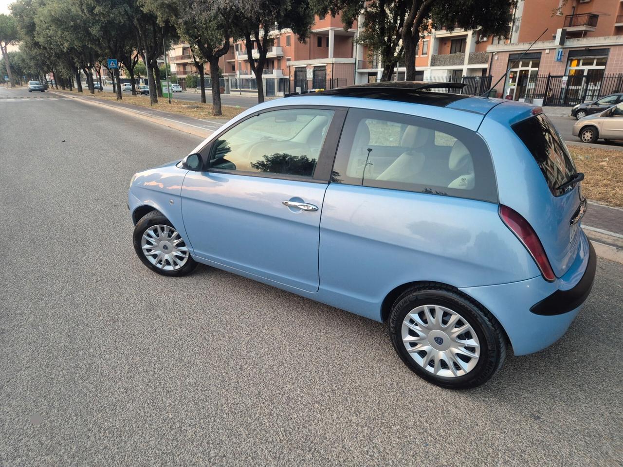 Lancia Ypsilon 1.3 MJT 69 CV Platino tetto apribileeeee