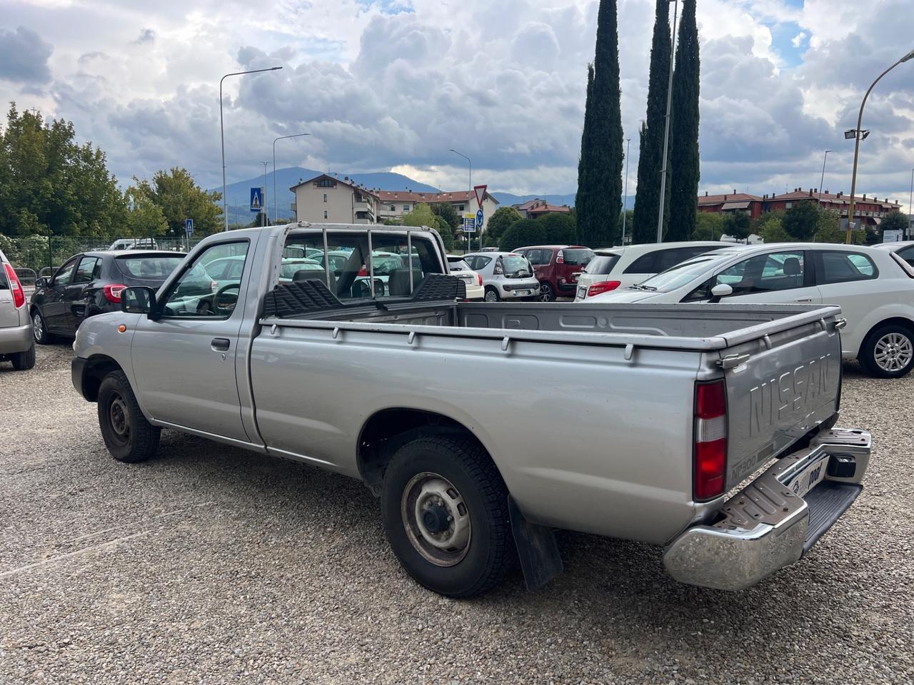 Nissan NP300 2.5 D 2P Cassone Lungo