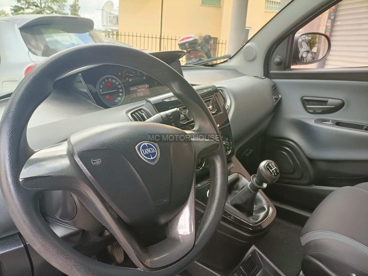 YPSILON 1.2 BENZINA 69cv*NEOPATENTATI*PERMUTE/RATE