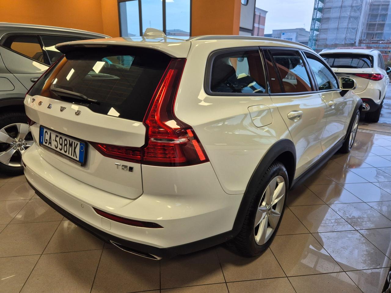 Volvo V60 Cross Country T5 AWD Geartronic Business Plus