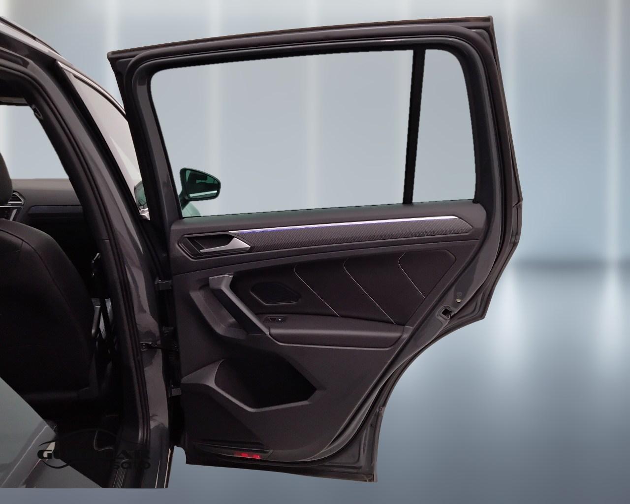 VOLKSWAGEN Tiguan II 2021 - Tiguan 2.0 tdi R-Line 150cv dsg